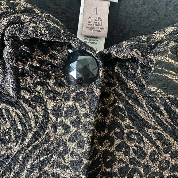 Chico’s Easywear Swing Jacket Size 1 Medium Animal Print Button Foil Wire Collar - Picture 5 of 9